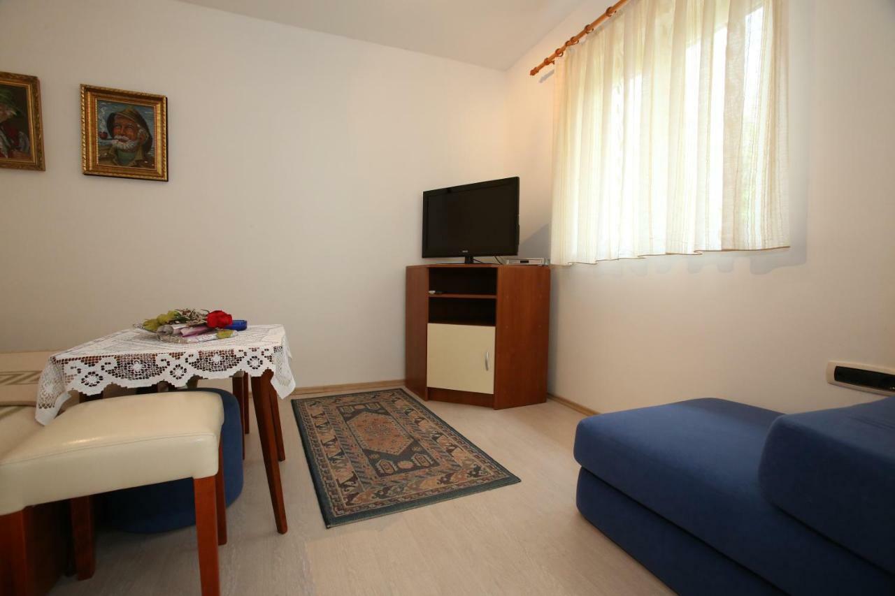 Rooms & Apartment Albina Baška Eksteriør bilde