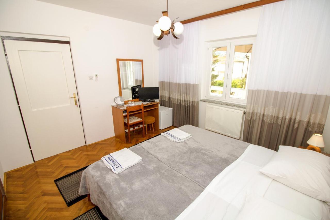 Rooms & Apartment Albina Baška Eksteriør bilde