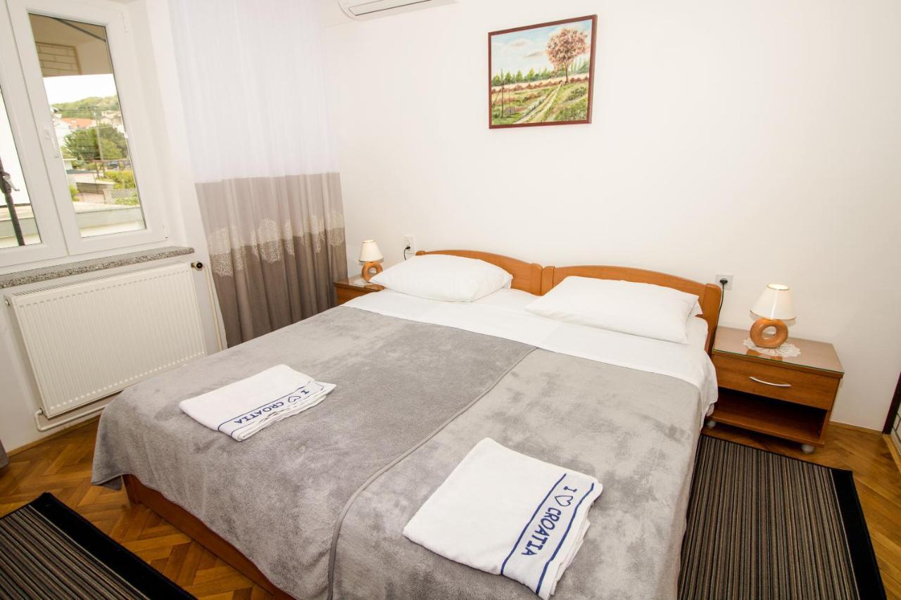 Rooms & Apartment Albina Baška Eksteriør bilde