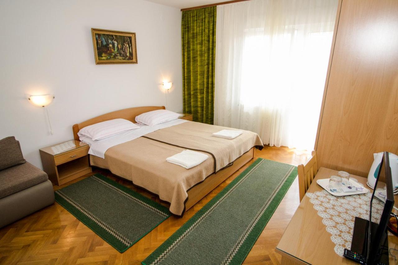 Rooms & Apartment Albina Baška Eksteriør bilde