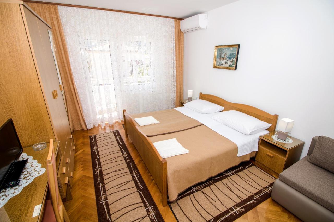 Rooms & Apartment Albina Baška Eksteriør bilde