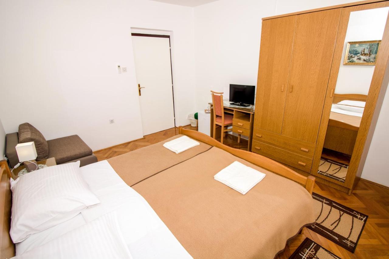Rooms & Apartment Albina Baška Eksteriør bilde