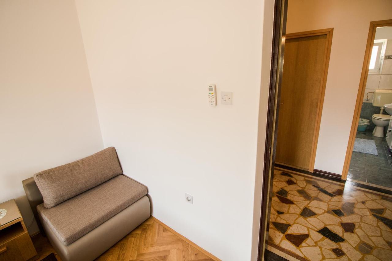 Rooms & Apartment Albina Baška Eksteriør bilde