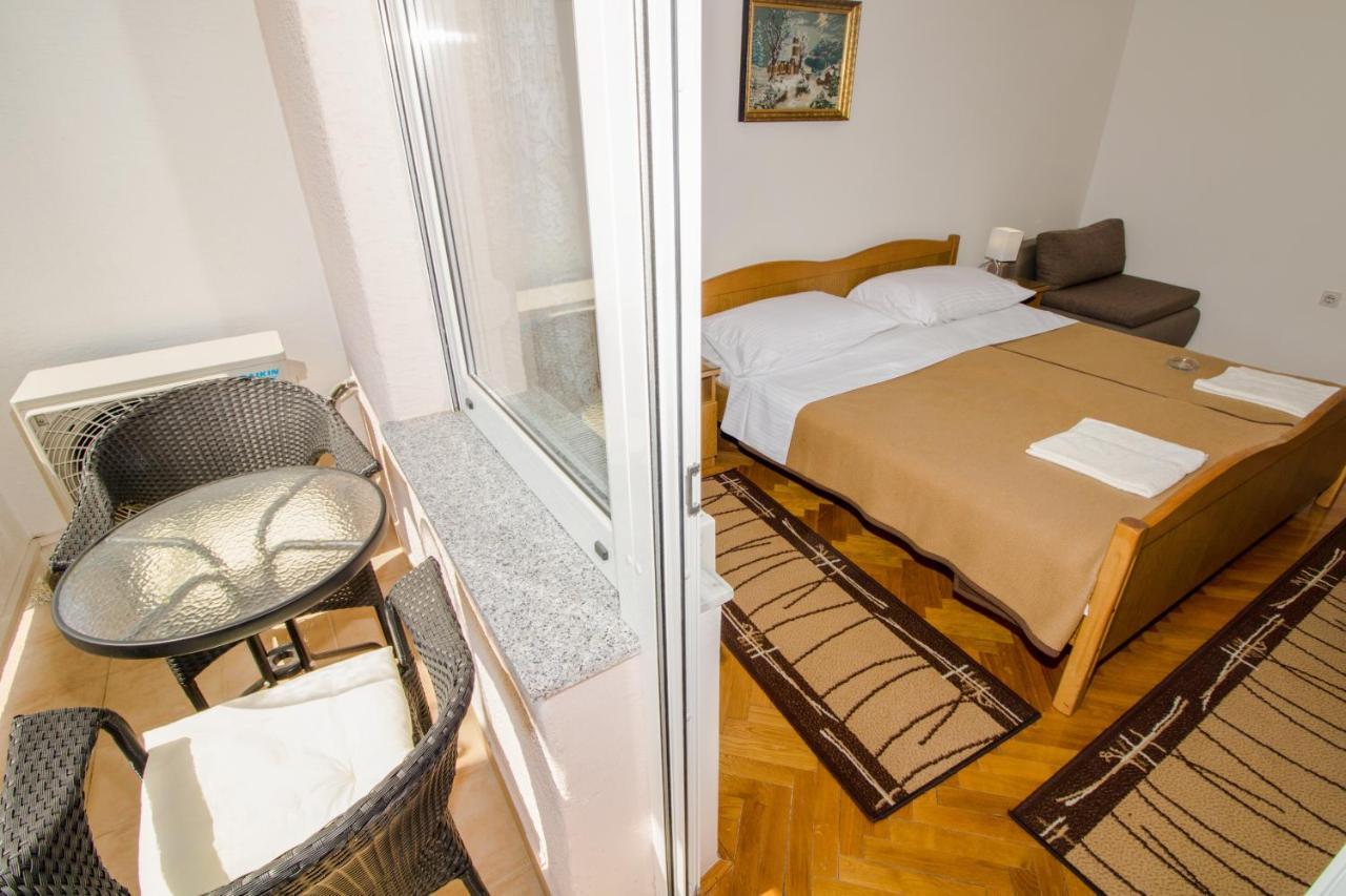 Rooms & Apartment Albina Baška Eksteriør bilde