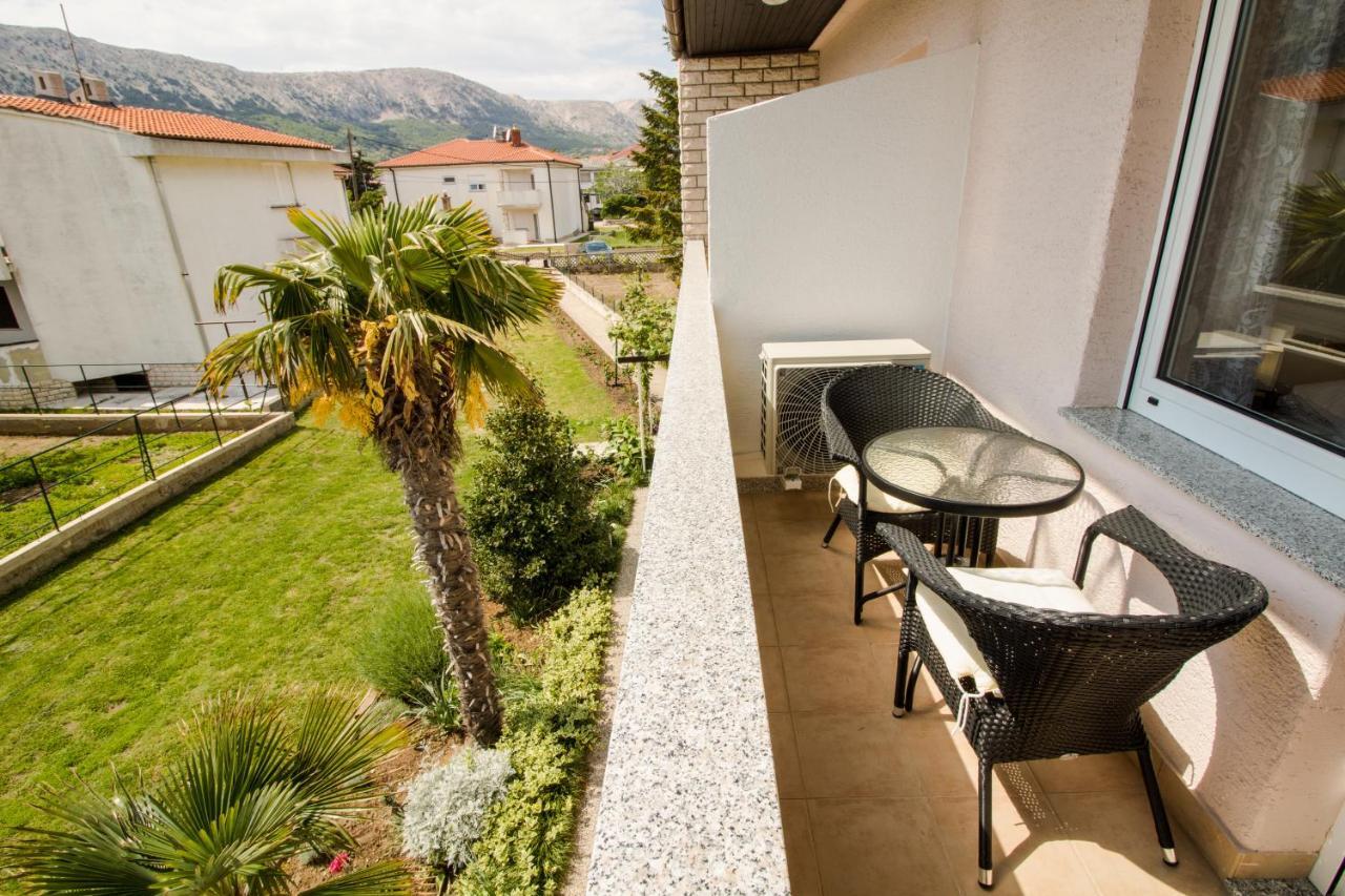 Rooms & Apartment Albina Baška Eksteriør bilde