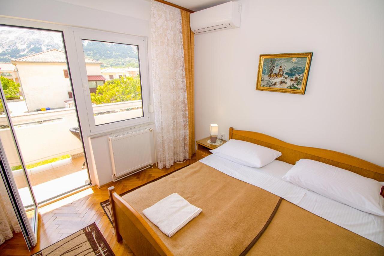 Rooms & Apartment Albina Baška Eksteriør bilde