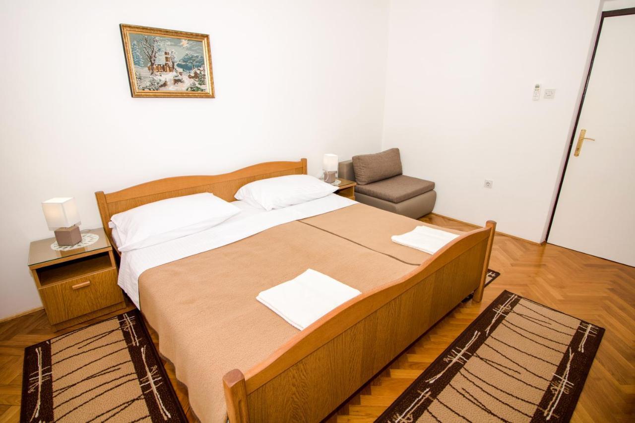 Rooms & Apartment Albina Baška Eksteriør bilde