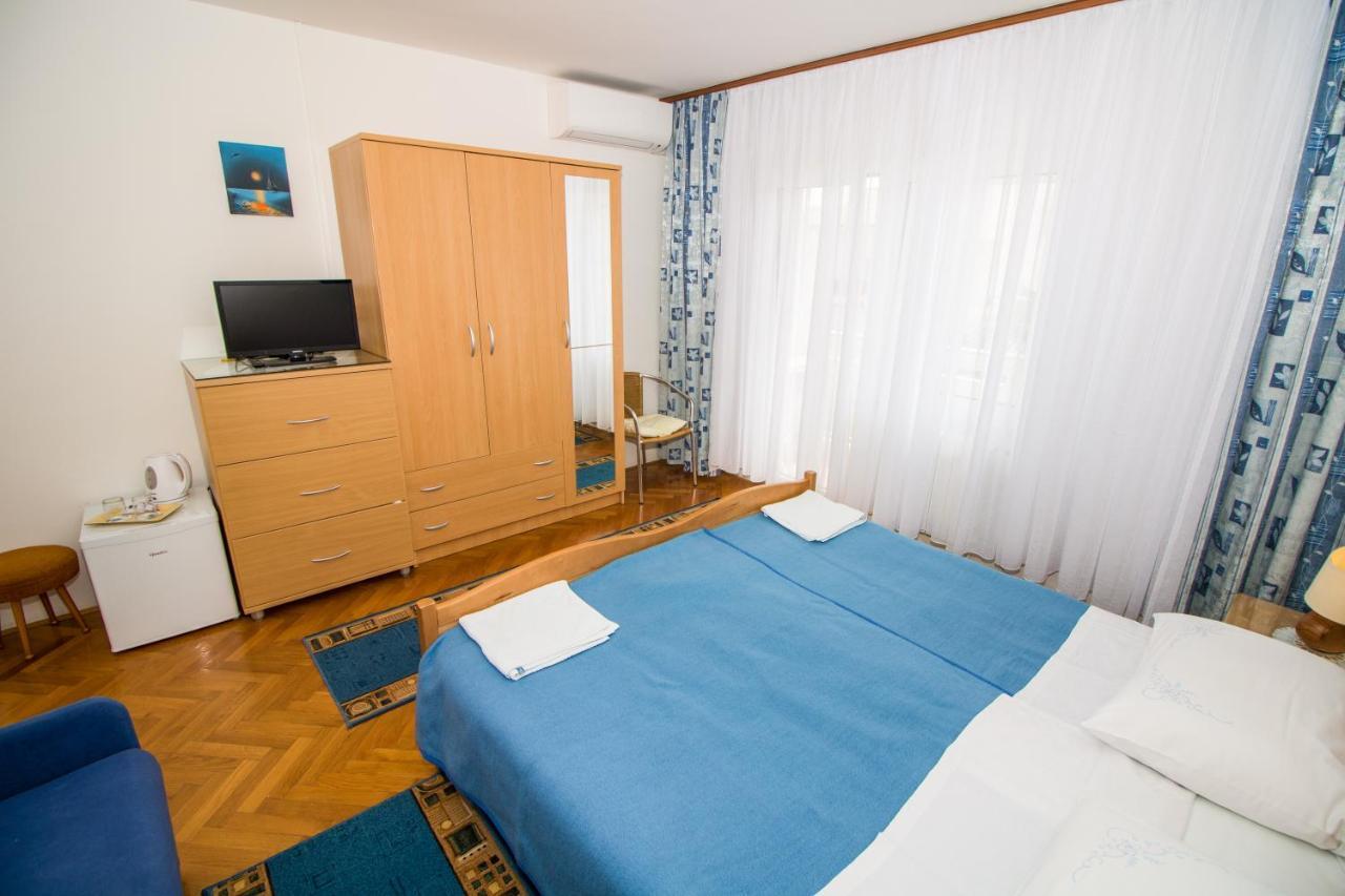 Rooms & Apartment Albina Baška Eksteriør bilde